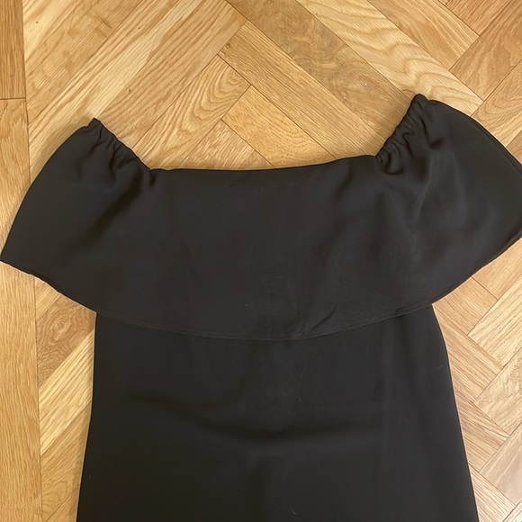 Black off the shoulder dress - Picture 2 of 7